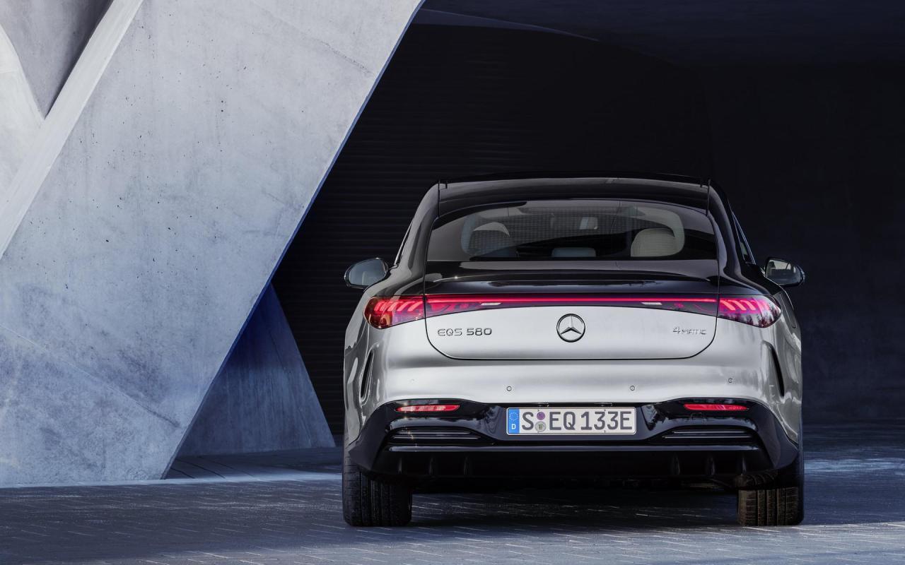 2022-Mercedes-Benz-EQS-41.thumb.jpg.3555f47fc7c0929a87f6564a9fb01137.jpg