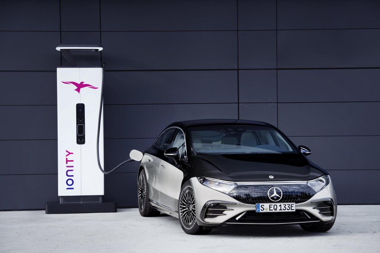 2022-Mercedes-Benz-EQS-47.thumb.jpg.bd8baa72dad06ed997aa4615bd4cb847.jpg