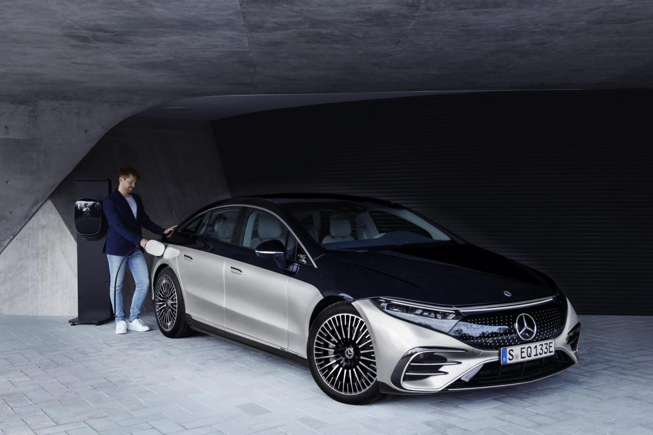 2022-Mercedes-Benz-EQS-49.thumb.jpg.68f4d55302641ea4949f57ae2b9d6b49.jpg