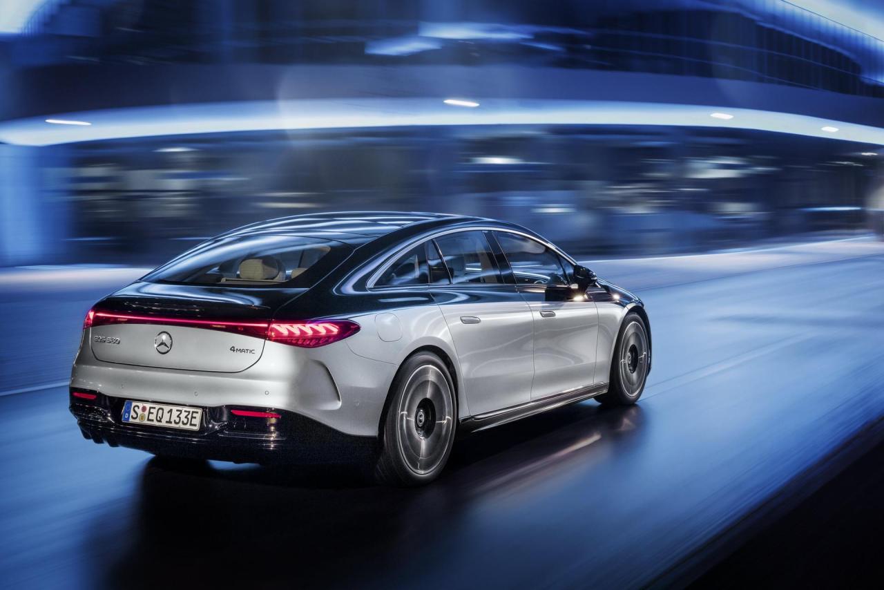 2022-Mercedes-Benz-EQS-5.thumb.jpg.2eacd0e462146c14148a7ae1fcedead0.jpg