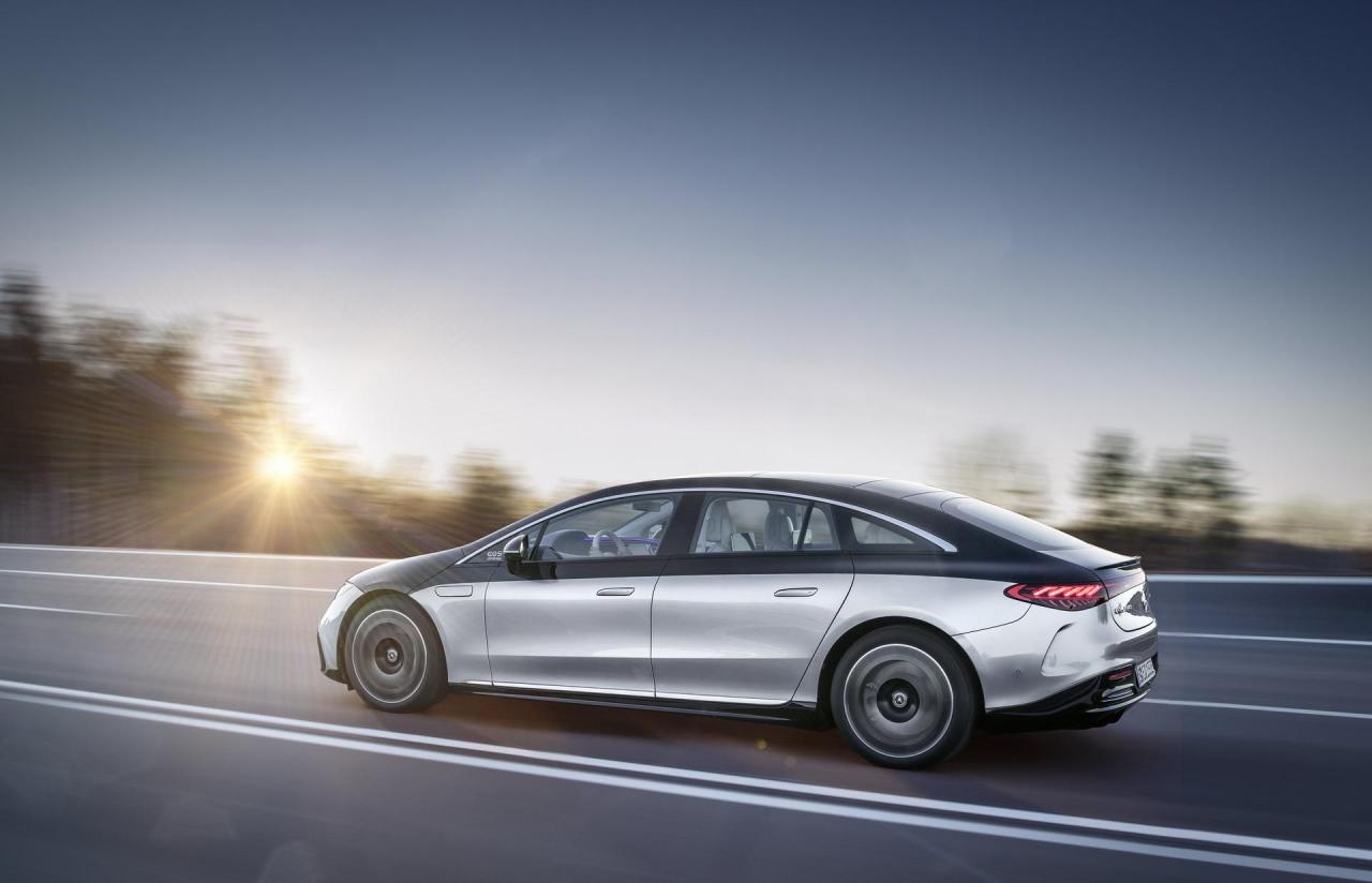 2022-Mercedes-Benz-EQS-7.thumb.jpg.5540fa9391a17d9e88c292d8f1a18ba2.jpg