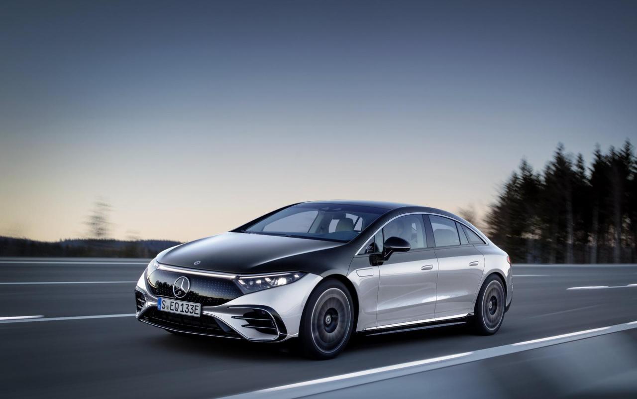 2022-Mercedes-Benz-EQS-9.thumb.jpg.b9ab965b817179fe02efb8ce183f96d5.jpg