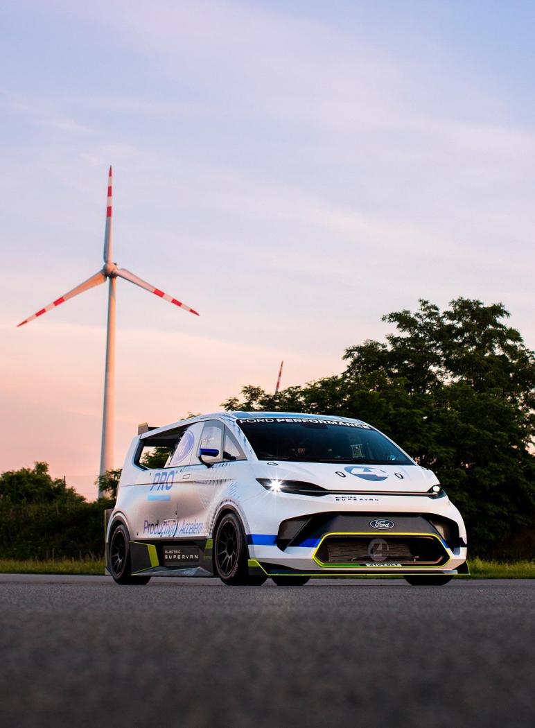 2022_FORD_E-TRANSIT_SUPERVAN_20-LOW.thumb.jpg.510b5dd9a32ff257a00498d503832479.jpg