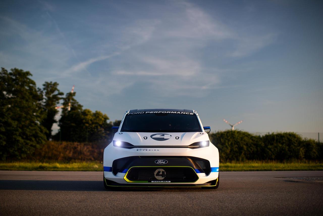 2022_FORD_E-TRANSIT_SUPERVAN_25-LOW.thumb.jpg.26a84d481780d8455c1b4aa3fa761727.jpg
