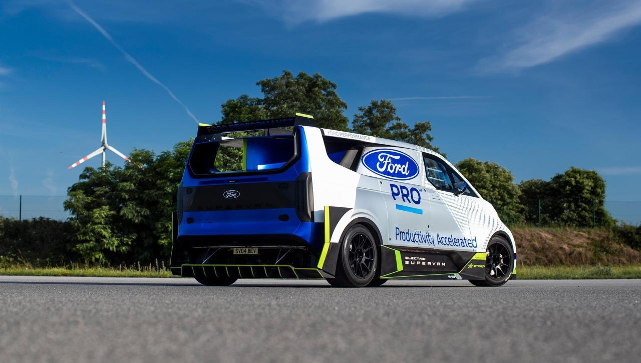 2022_FORD_E-TRANSIT_SUPERVAN_33-LOW.thumb.jpg.3e775f839adf5c69d3d8b96b4908277b.jpg