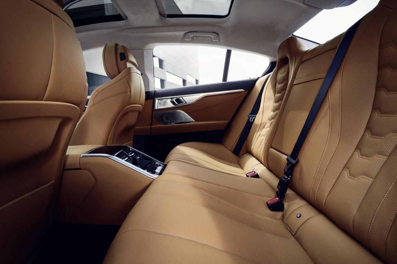 2023-BMW-8-Series-Facelift-34.thumb.jpg.5b2668edc0083673d0fbba459d066df3.jpg