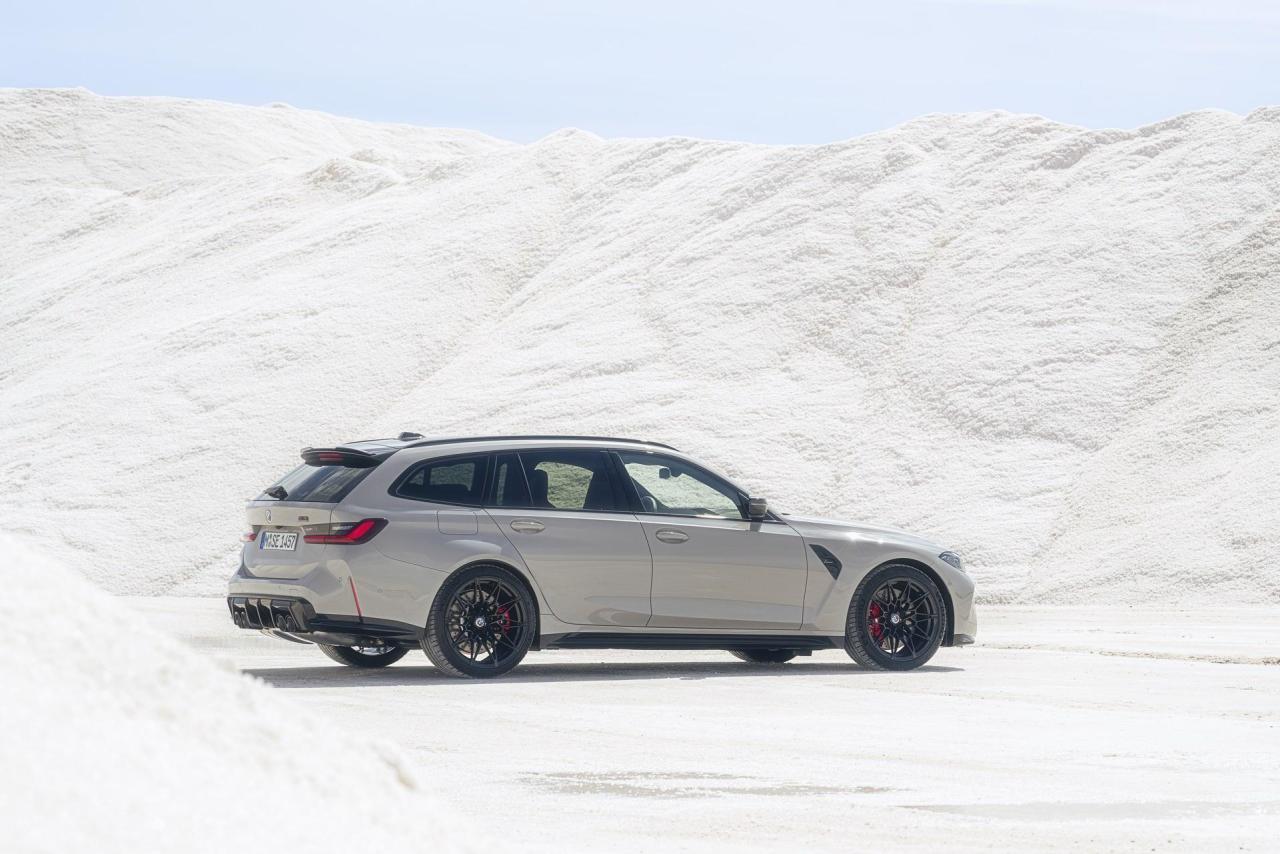 2023-BMW-M3-Touring-86.thumb.jpg.8d83d71317d09b4248161423c20e0b10.jpg