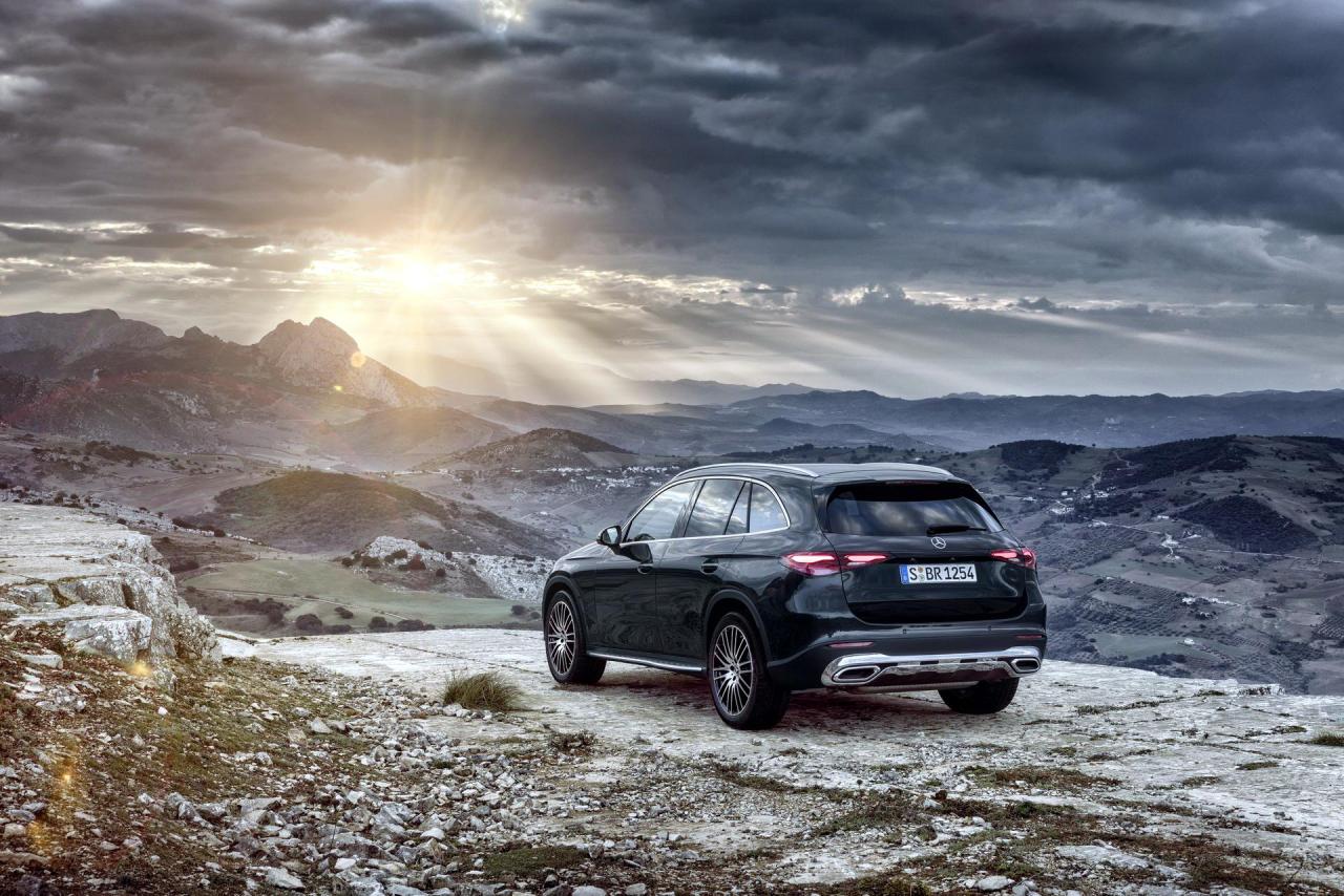 2023-Mercedes-Benz-GLC-10.thumb.jpg.cd3fac1ba5150073d14aef4a700b8d6d.jpg