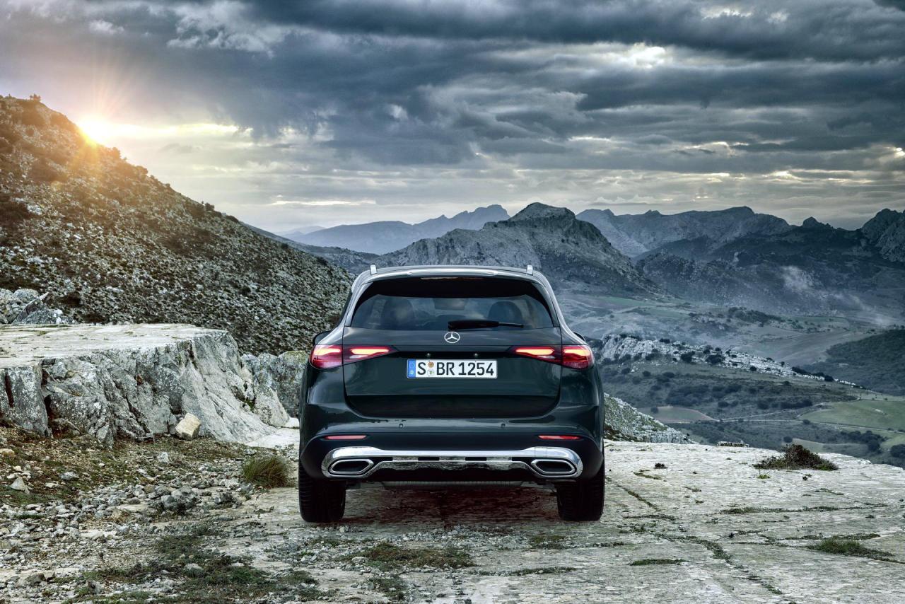 2023-Mercedes-Benz-GLC-13.thumb.jpg.609172b04e073798e9794959410032e8.jpg