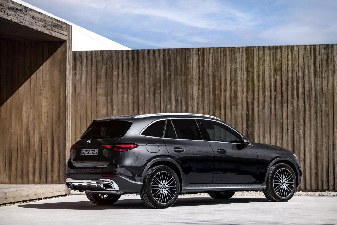 2023-Mercedes-Benz-GLC-21.thumb.jpg.36c4921ebe7733b11d4ce40e3c97d2fe.jpg