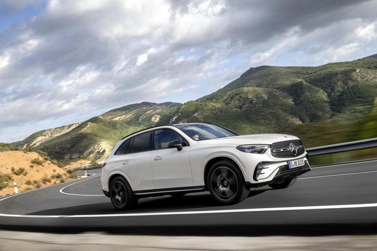 2023-Mercedes-Benz-GLC-30.thumb.jpg.834295129cdc8ba8282e912e07c0573a.jpg