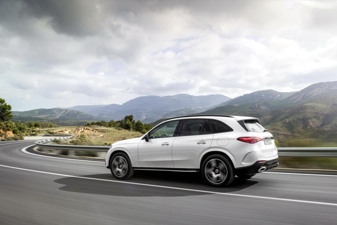 2023-Mercedes-Benz-GLC-33.thumb.jpg.acacc3d9cd98d34a8ef83da374cf8374.jpg