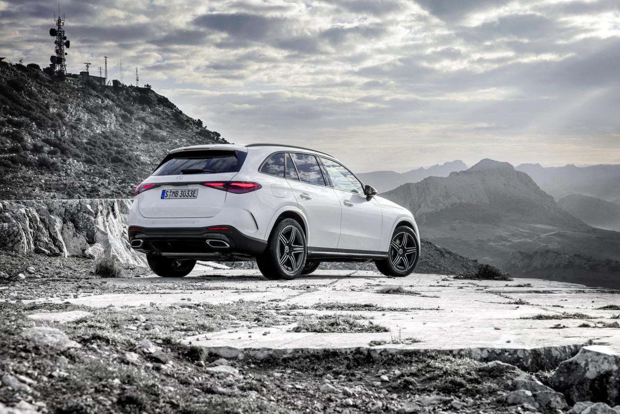 2023-Mercedes-Benz-GLC-41.thumb.jpg.4cda36dfcd101c739ea646b8c6880543.jpg