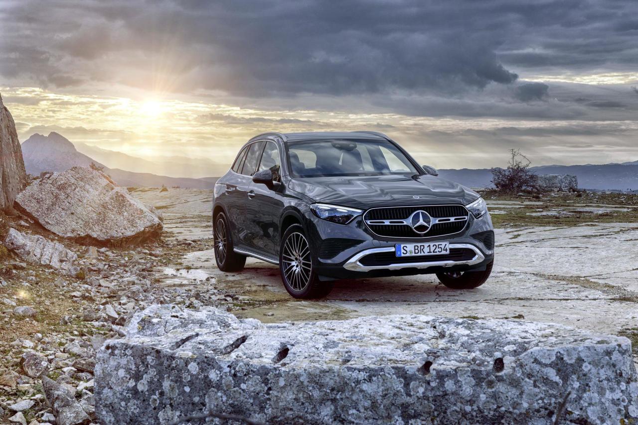 2023-Mercedes-Benz-GLC-8.thumb.jpg.f8ebf8dafbe83453832c300a96b37006.jpg