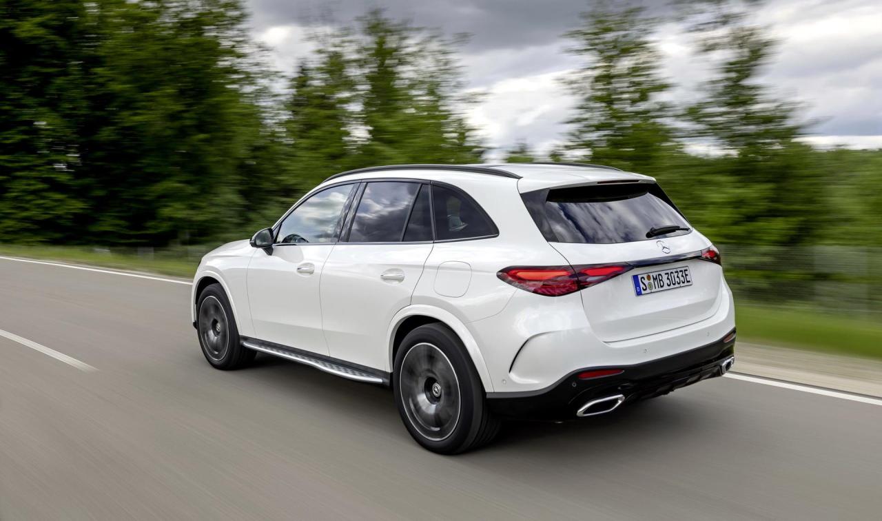 2023-Mercedes-Benz-GLC-82.thumb.jpg.82d49b3ec2609f0ec6ccde5f6a1b9157.jpg