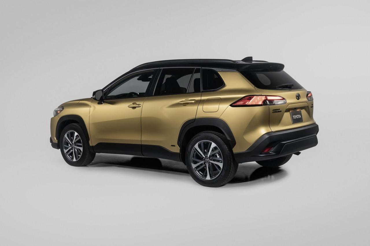 2023-Toyota-Corolla-Cross-Hybrid-2.thumb.jpg.a3bd528bab503a294fe744800cb4f1d8.jpg