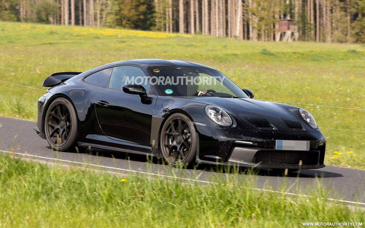 2024-porsche-911-s-t-spy-shots--photo-credits-baldauf-sb-medien_100842463_h.jpg