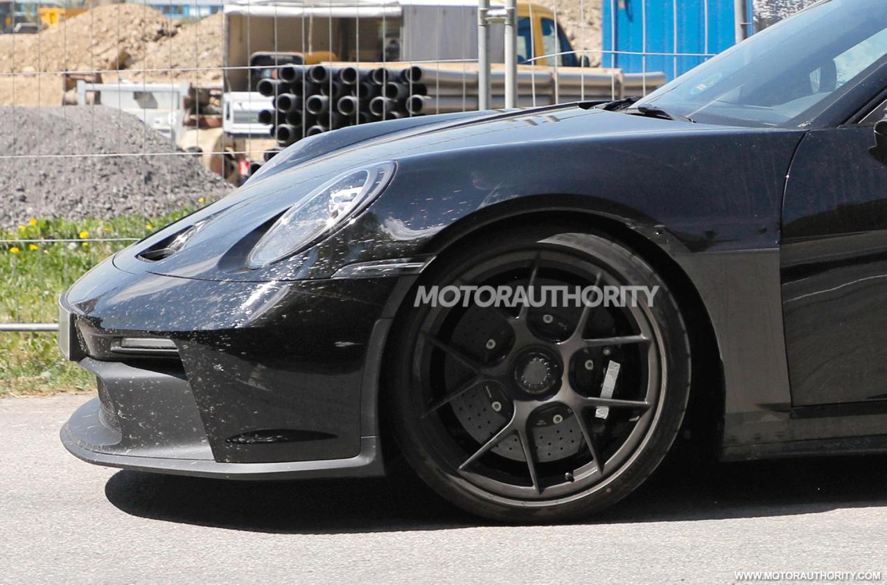 2024-porsche-911-s-t-spy-shots--photo-credits-baldauf-sb-medien_100842480_h.jpg
