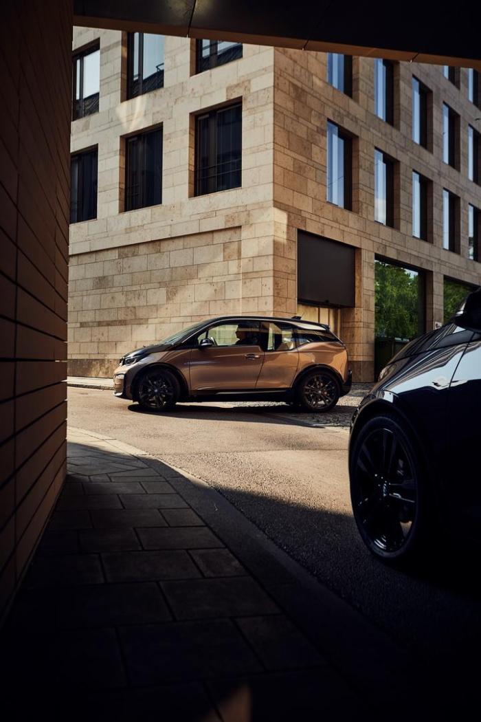 22964cd8-2019-bmw-i3-8.thumb.jpg.c9eaaec838f26ca030caaaf37cddf4a0.jpg