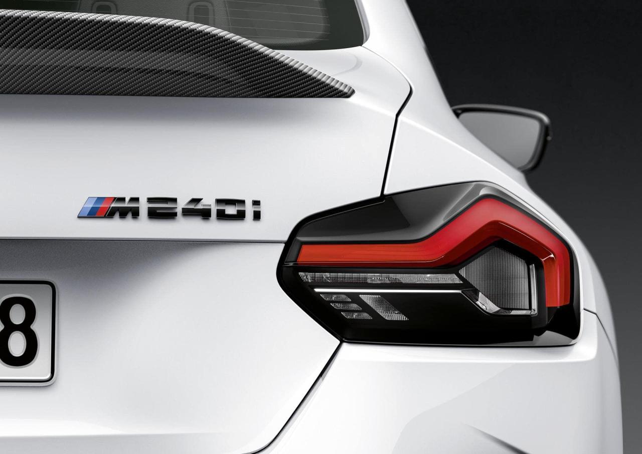 BMW-2-Series-M-Performance-11.thumb.jpg.c4261f548107f35d3d217580154cbb83.jpg