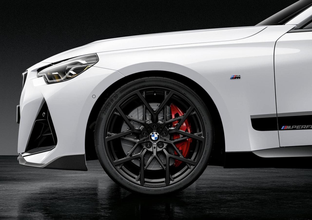 BMW-2-Series-M-Performance-13.thumb.jpg.11e9be38189d51a93b72c6e726d607dc.jpg