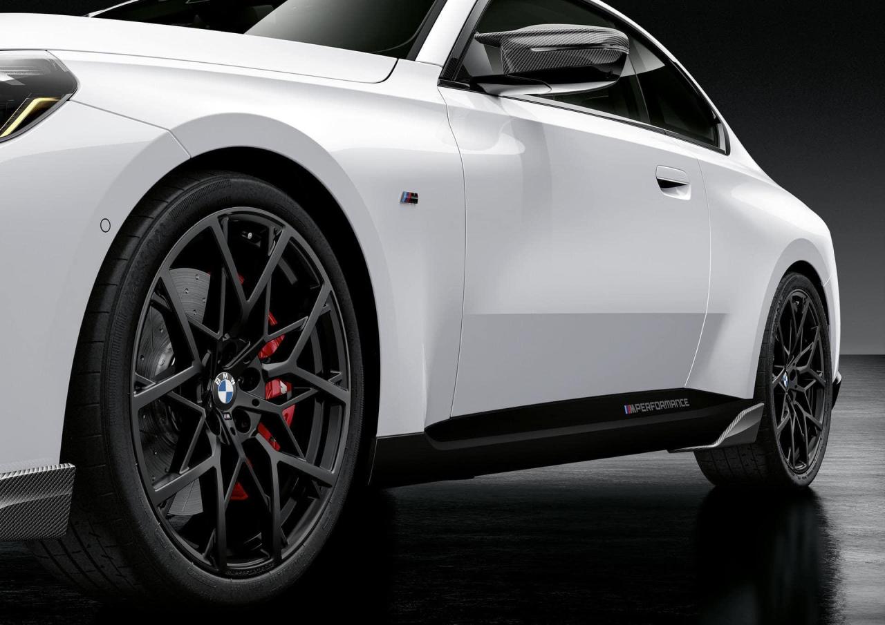 BMW-2-Series-M-Performance-9.thumb.jpg.9b0eea7590685eea4591d051f9d226d1.jpg