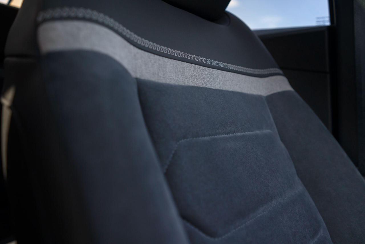 Citroen-C4-X-and-E-C4-X-55.thumb.jpg.3e0b3298d34e12211eea4c86fb867536.jpg
