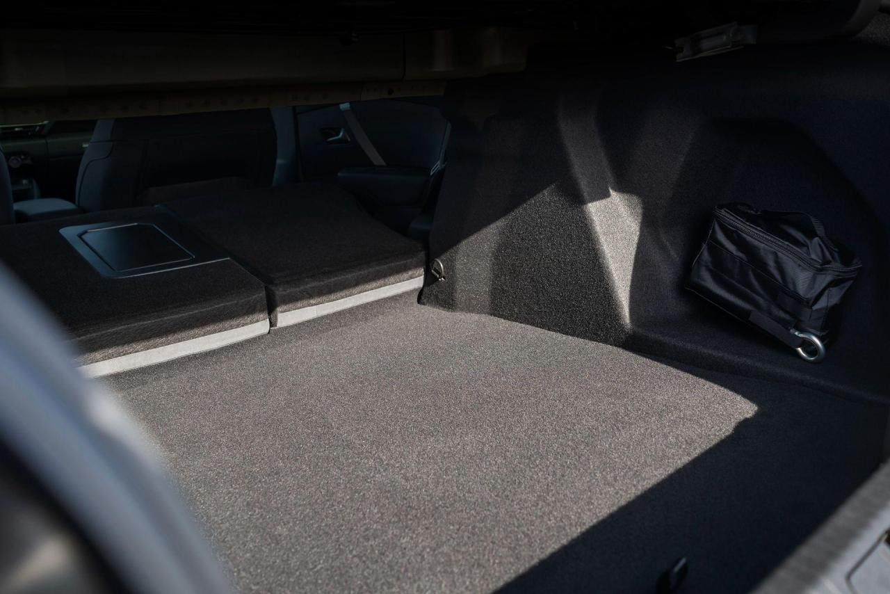 Citroen-C4-X-and-E-C4-X-60.thumb.jpg.aa9e1c05a05d585f57356600eb853dbe.jpg