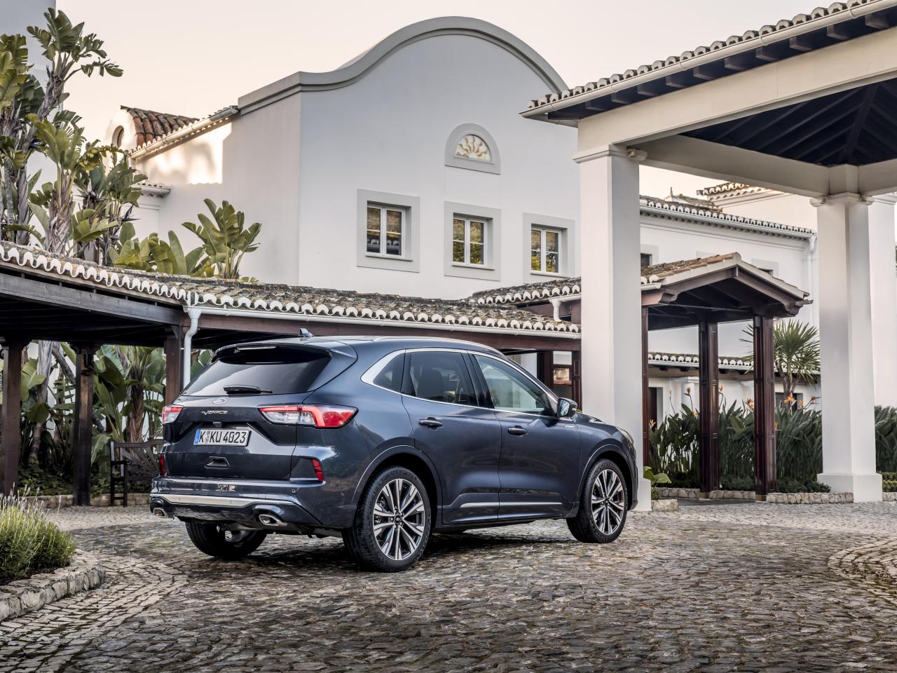 Kuga_Vignale_EcoBlue_Hybrid_002.thumb.jpg.515b9f29f32fd04076eea97520cf3563.jpg