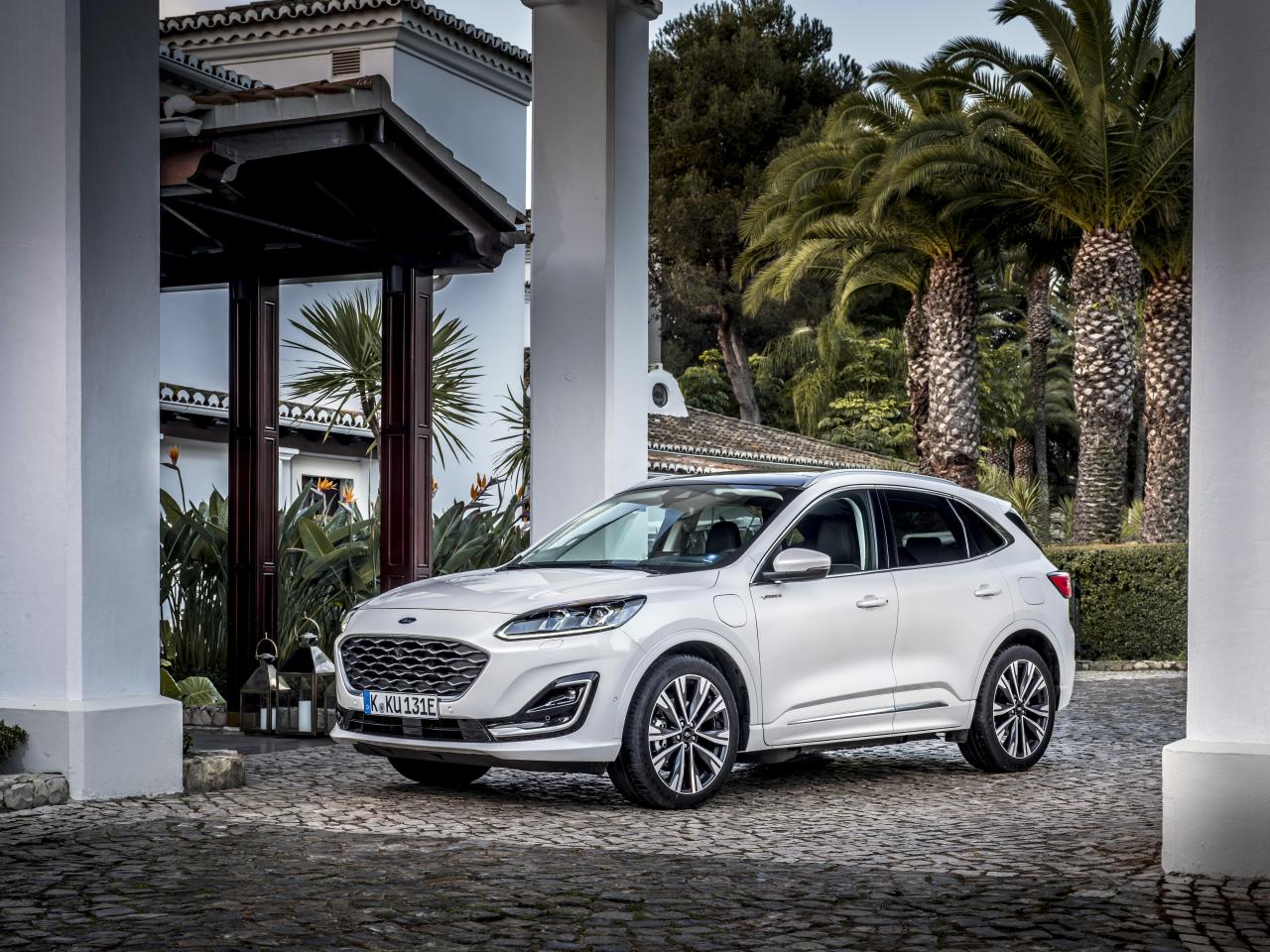 Kuga_Vignale_Plug-In_Hybrid_001.thumb.jpg.1277714ff54e8010eb3826855ed4ec99.jpg