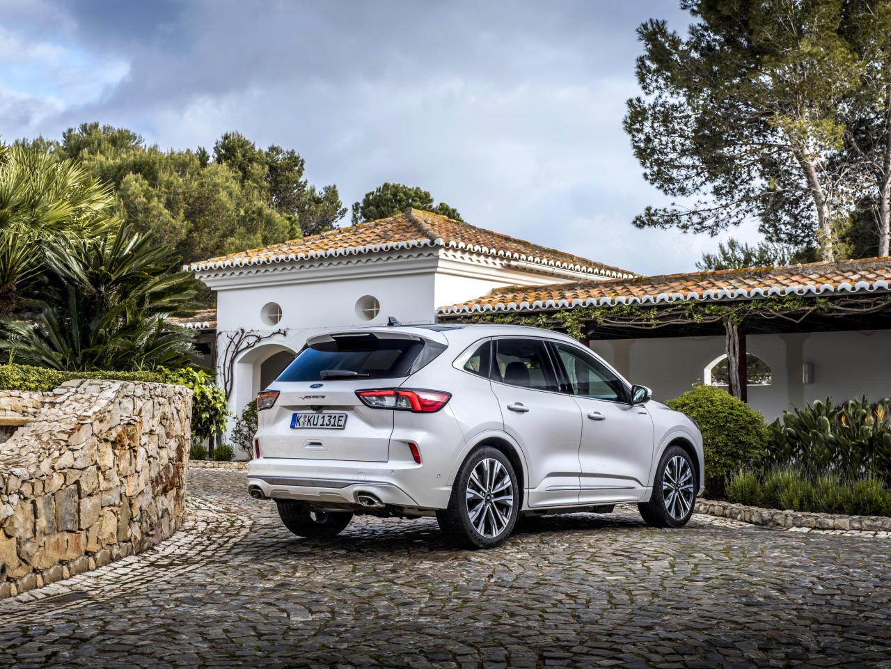 Kuga_Vignale_Plug-In_Hybrid_002.thumb.jpg.9e4d66e6a24eb9fde97b377fc85fb67a.jpg
