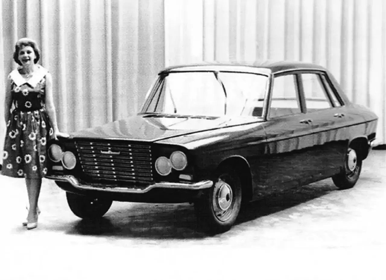 Renault_projet-114_1961_Ghia-Sartorelli_alternativa_front-bn.thumb.jpg.77e4193ee3d47112b6bfeae776809c4c.jpg