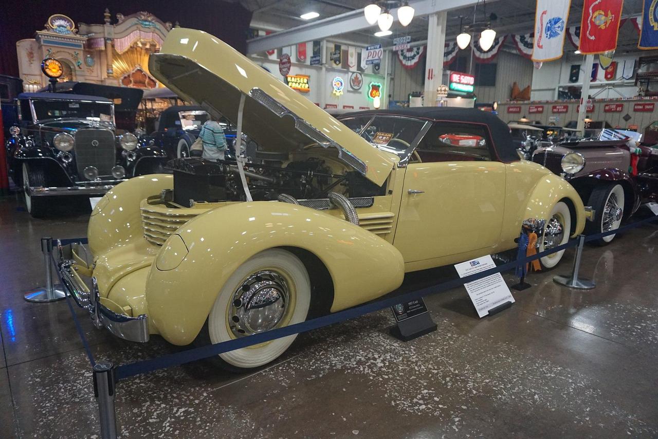 Stahls_Automotive_Collection_December_2021_064_(1937_Cord_812_Supercharged_Sportsman).thumb.jpg.7e22b1025f1bcf3686a618a941411844.jpg