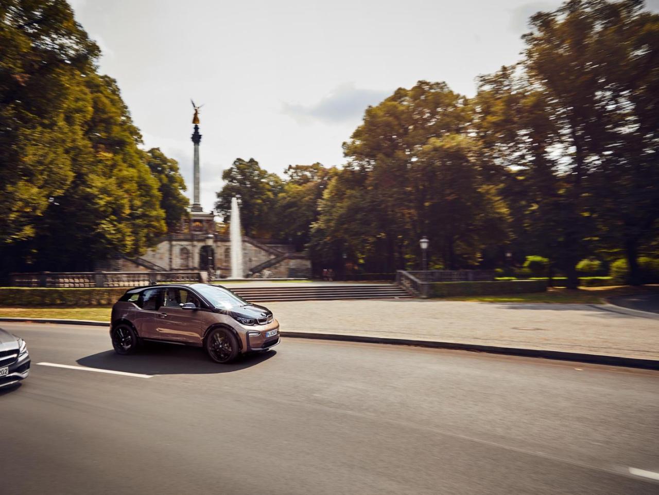 b29e7685-2019-bmw-i3-5.thumb.jpg.859be2d7fc36233f9b7e20627c312458.jpg