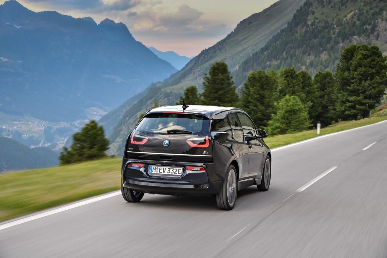 b54d86ea-2018-bmw-i3-19.thumb.jpg.c9edfc4b6ea12b21d39cbf7a5a025e7a.jpg