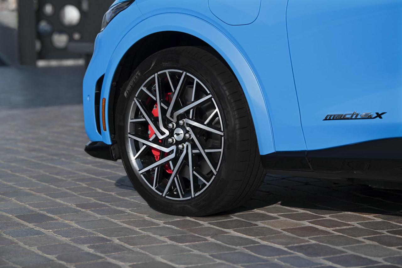 ford-mustang-mach-e-gt-europe-revealed-5.thumb.jpg.8f01884b997f0c3712f9e1c1b5cc9452.jpg