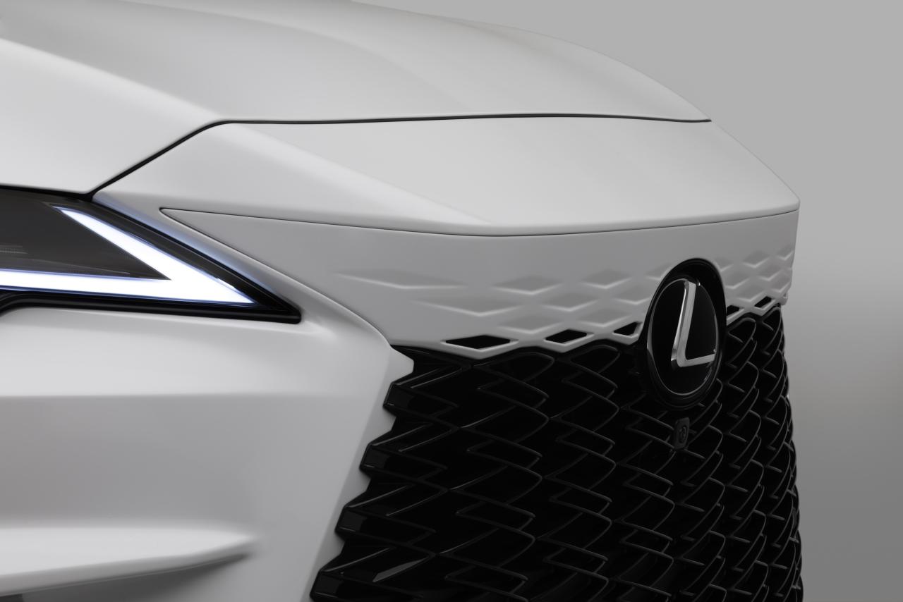 lexusrx500hfsportwhite-detail-frontgrillav2.thumb.jpg.05955b3e41567b2dd7962bfeec8f6bf2.jpg