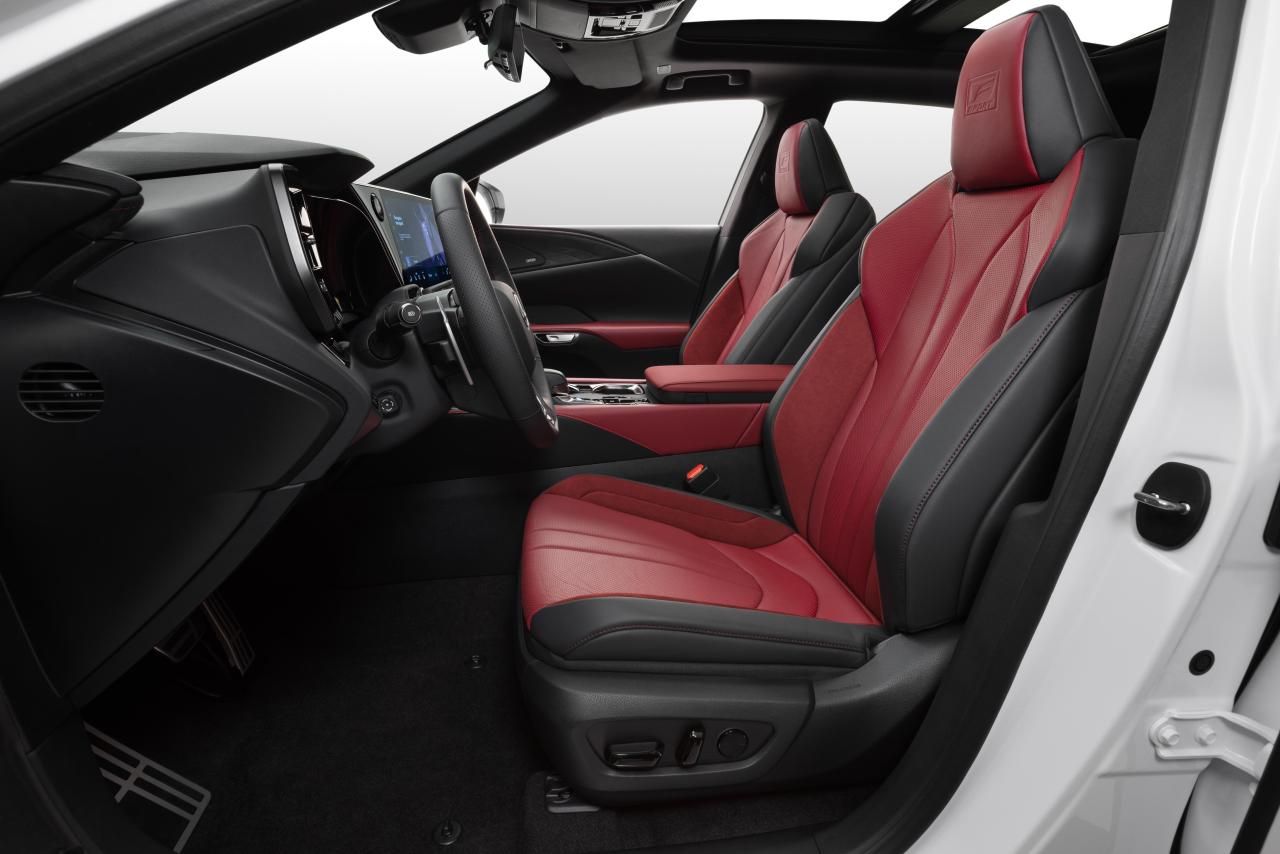 lexusrx500hfsportwhite-detail-interiorfrontseat-v2.thumb.jpg.d07c191273478b8e2979b54dcae32bc6.jpg
