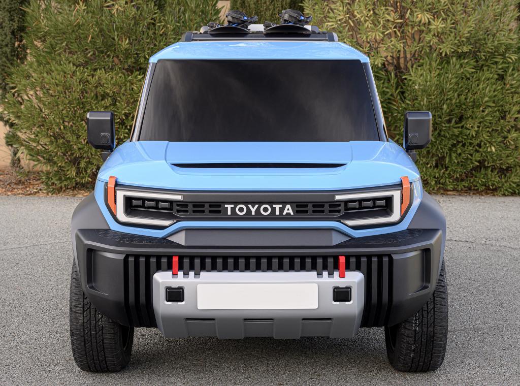 toyota_compact_cruiser_ev_6_0000094215800ff5.jpg.fda9fcd31573a24b1db583d22a1694ba.jpg