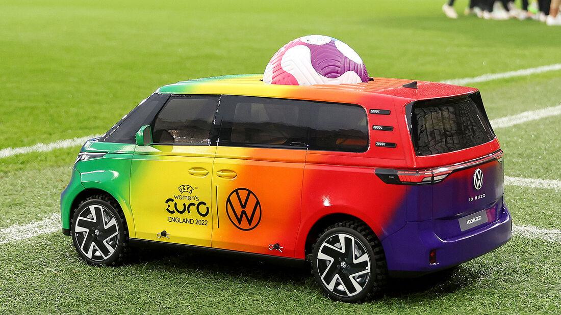 -UEFA-Women-s-EURO-2022-VW-ID-Buzz-Balljunge-169Gallery-2e6ced54-1915068.jpg.993ddf8d287553199dc0f271b06ad1f1.jpg