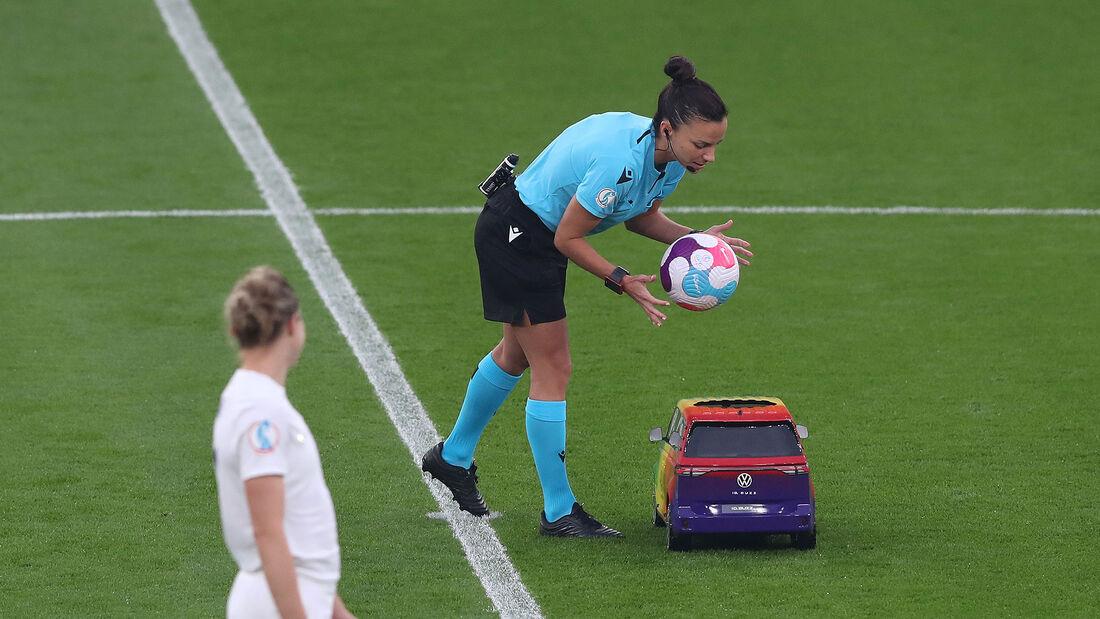 -UEFA-Women-s-EURO-2022-VW-ID-Buzz-Balljunge-169Gallery-4fa59f35-1914959.jpg.6ee23f45936e2346fac23736c587cfb6.jpg
