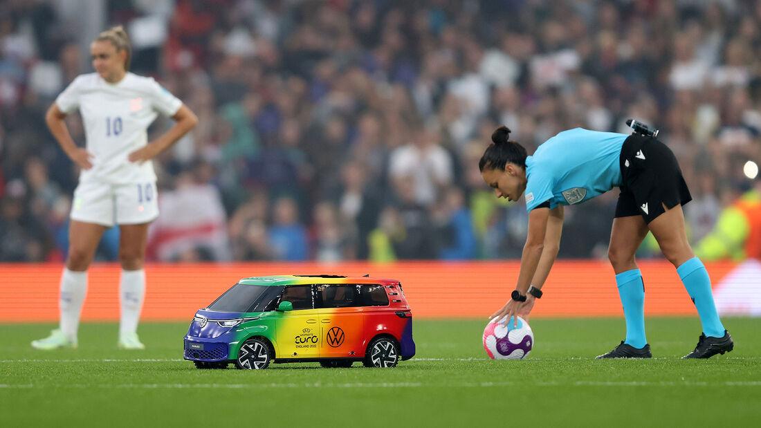 -UEFA-Women-s-EURO-2022-VW-ID-Buzz-Balljunge-169Gallery-a814a8d9-1914958.jpg.2a74f73659f4634acd810306fa1baf7d.jpg
