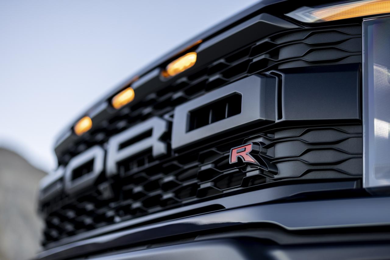2023-Ford-Raptor-R-24.thumb.jpg.654171ca60623f7b862632d72a8d29fc.jpg