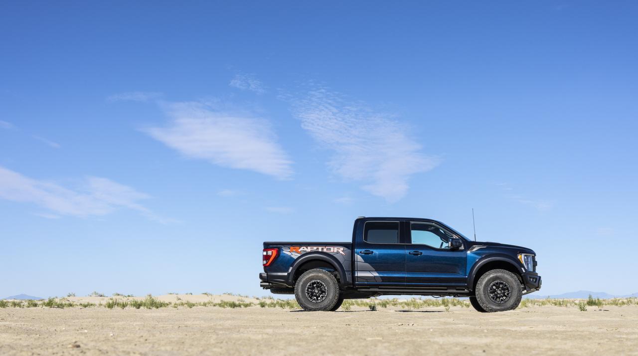 2023-Ford-Raptor-R-6.thumb.jpg.18d774b2c4b44736f74eb8503dcc5191.jpg