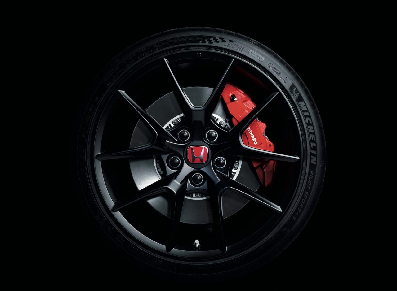 2023-Honda-Civic-Type-R-00008.thumb.jpg.d07417fd29a20eb337e0b481f53a5bf1.jpg