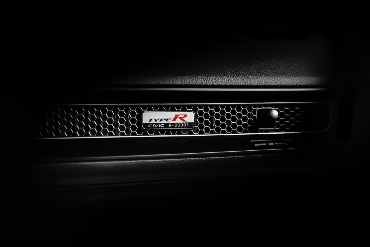 2023-Honda-Civic-Type-R-00013.thumb.jpg.5838b1ad5fd7c9531cadc8487a270d13.jpg