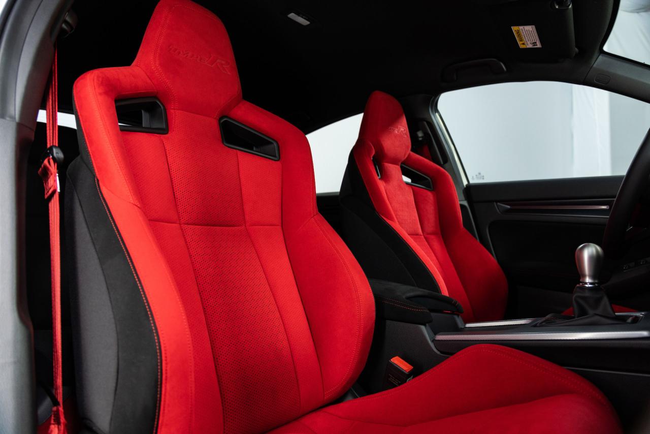 2023-Honda-Civic-Type-R-00017.thumb.jpg.c8c12c554ce49834b615c1bc4bf7c311.jpg