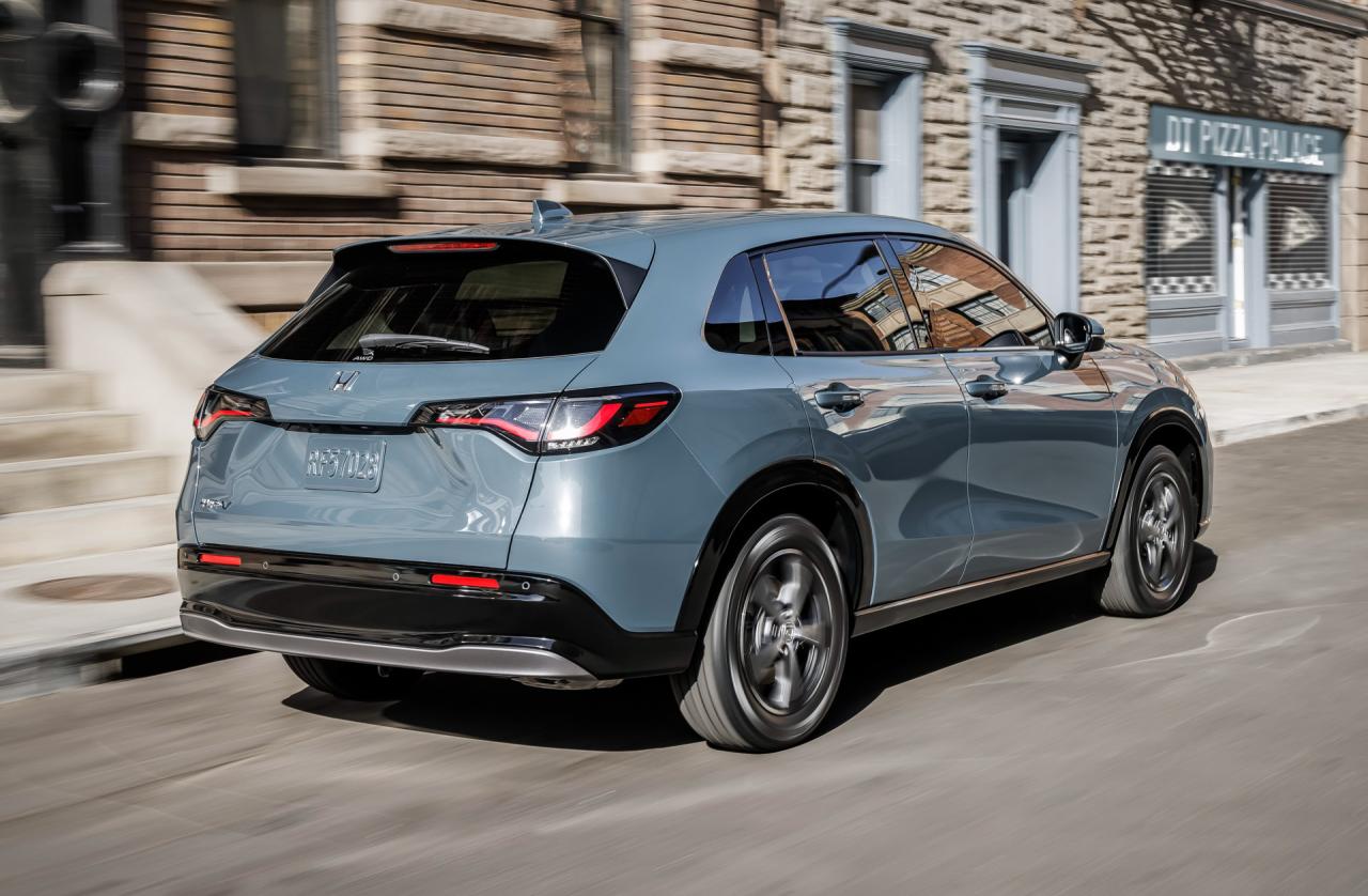 2023-Honda-HR-V-HRV-00005.thumb.jpg.9311452585d150180ea67af01f3876f8.jpg