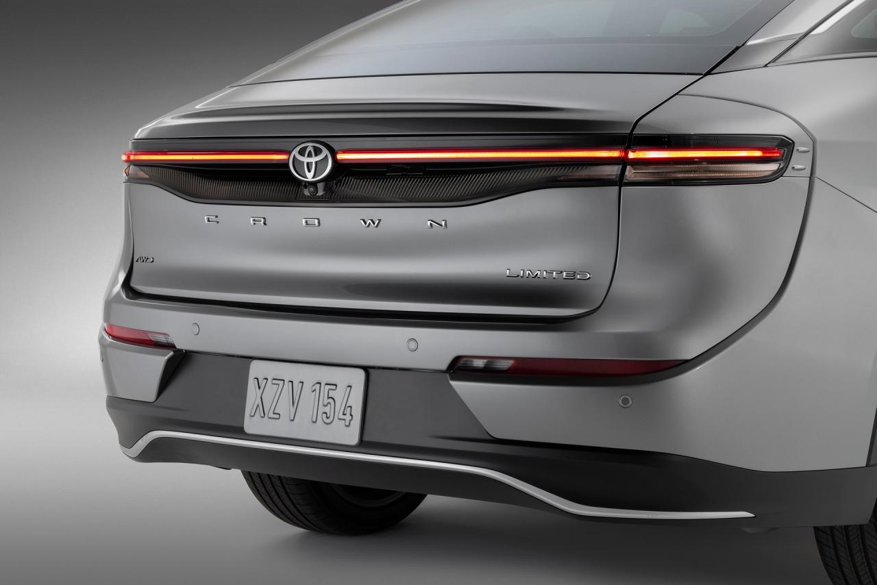 2023-Toyota-Crown-13.thumb.jpg.7d7a2a6474b00ec864337ab832a3172b.jpg