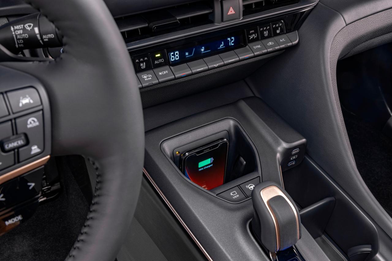 2023-Toyota-Crown-26.thumb.jpg.a7ae905c5791e4964d35a6af9033c002.jpg